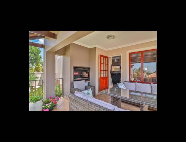 3 BEDROOM TOWNHOUSE FOR SALE IN GLENVISTA